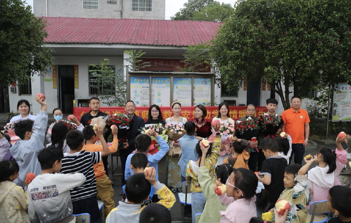 黄桥镇安乐小学：教师节活动有声有色