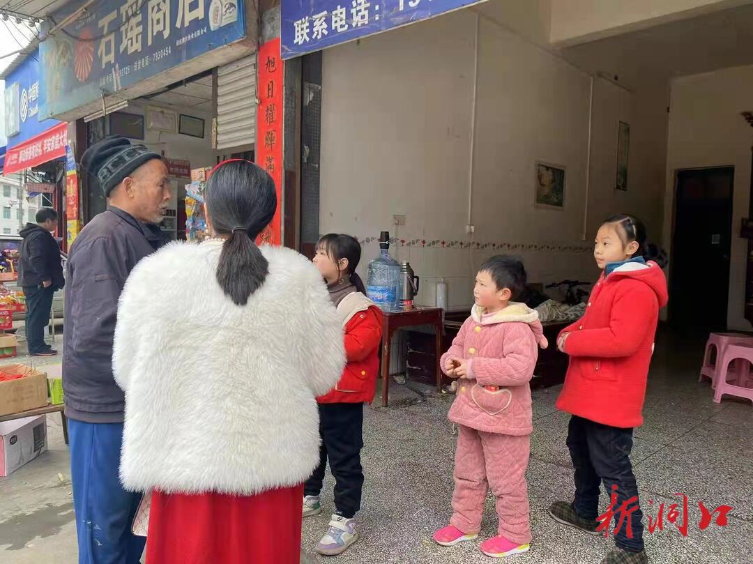 洞口县月溪镇中心幼儿园园长龙鹃： 爱生如子情切切