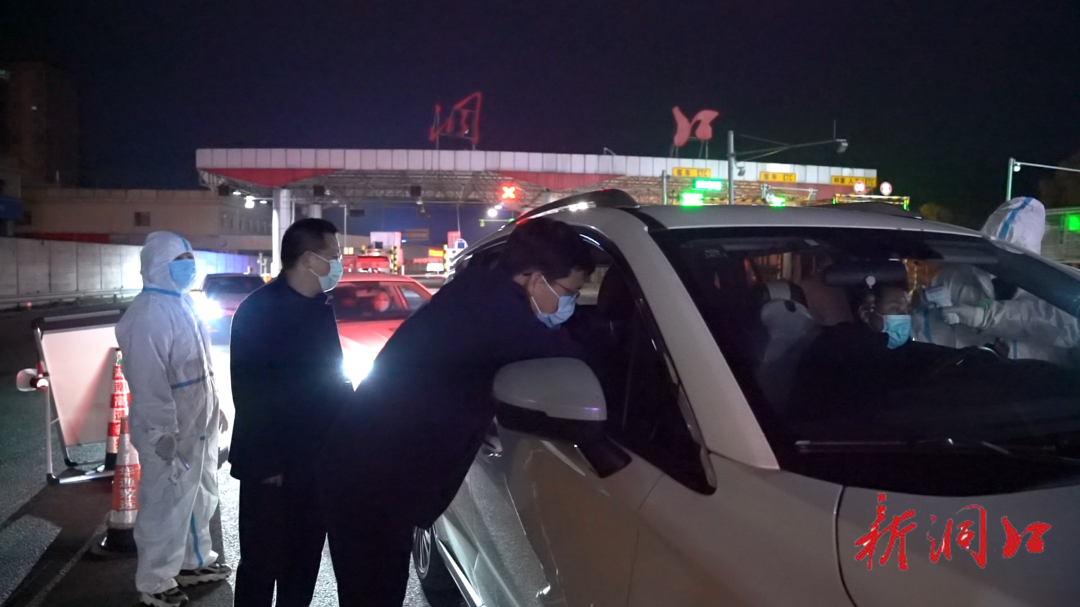洞口县花古街道：树党旗 佩党徽 亮身份 助抗疫