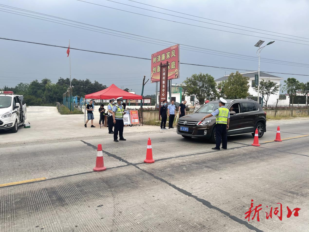 花古街道联合交警大队洞口中队开展交通顽瘴痼疾整治行动