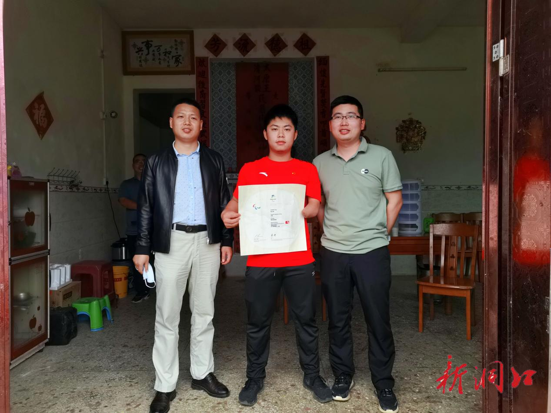 毓兰镇领导走访慰问冬残奥会选手张义琦