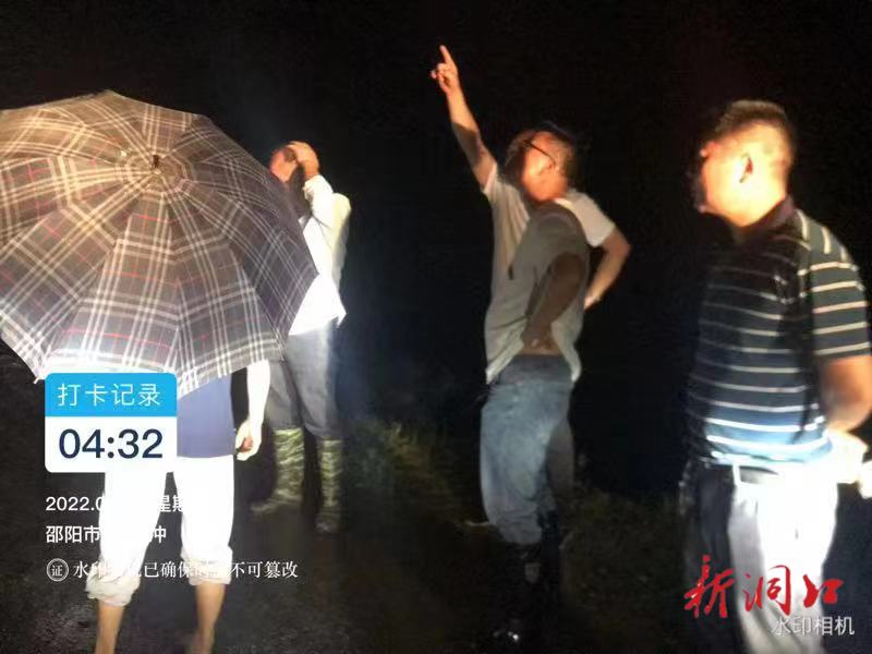 雪峰街道：闻汛而动  众志成城  全力以赴迎战强降雨