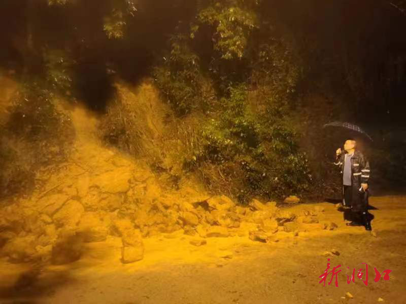 端午佳节保平安 防汛责任重于山：洞口县文昌街道全员参与防汛抢险工作