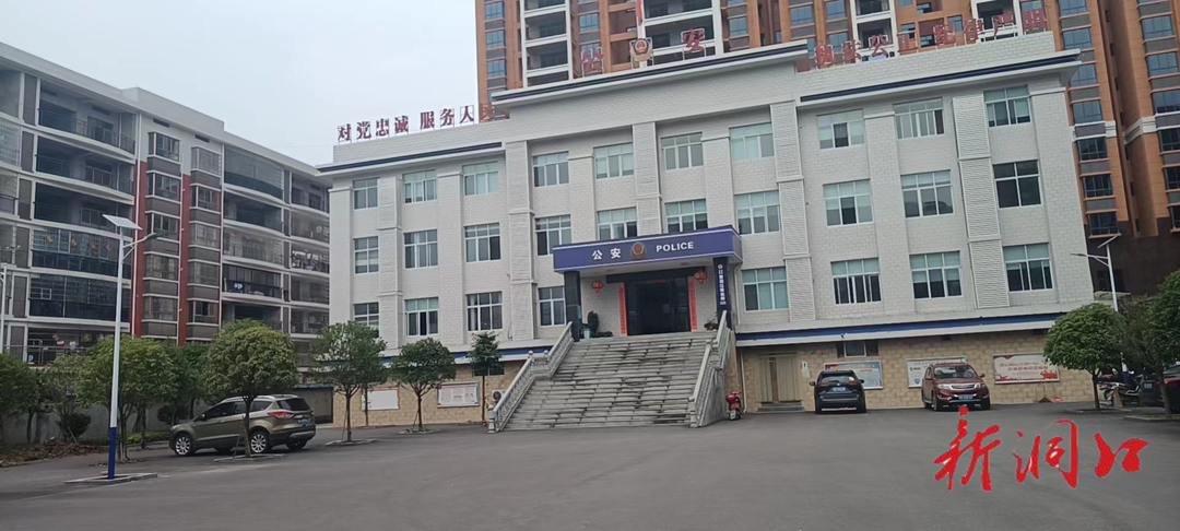 山门镇商会捐赠路灯  照亮出警路