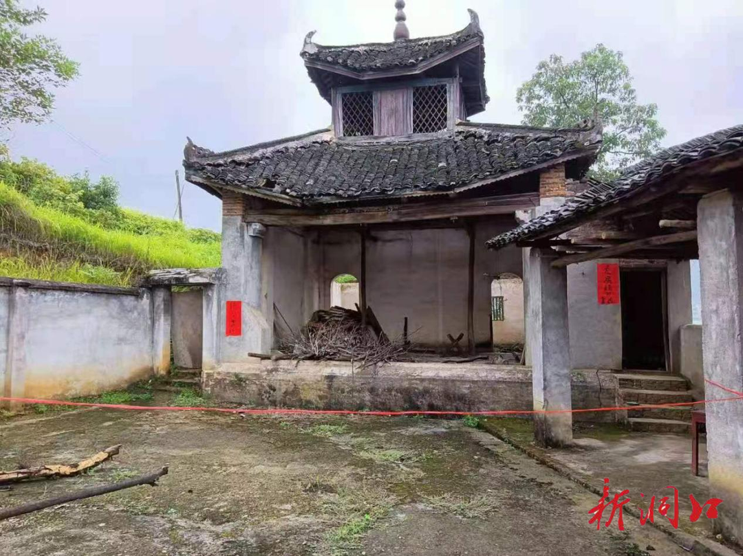 杨林镇依法拆除存在房屋安全隐患宗教活动场所