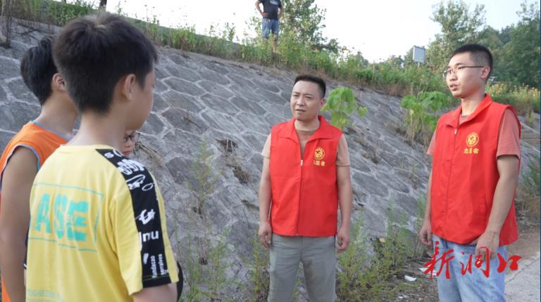 洞口黄桥镇：党员志愿者定期巡河 筑牢防溺水安全屏障
