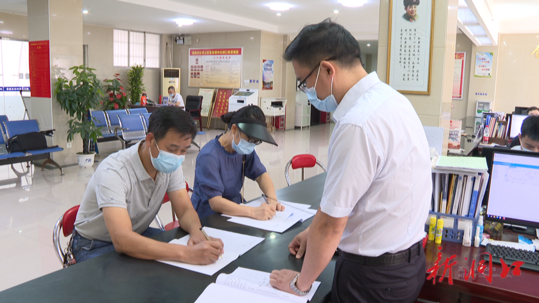 洞口县成功办理首例三孩家庭住房公积金贷款