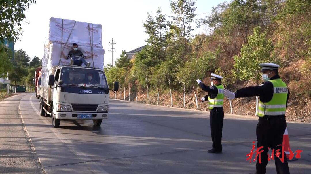 洞口：超高超宽轻型货车被查