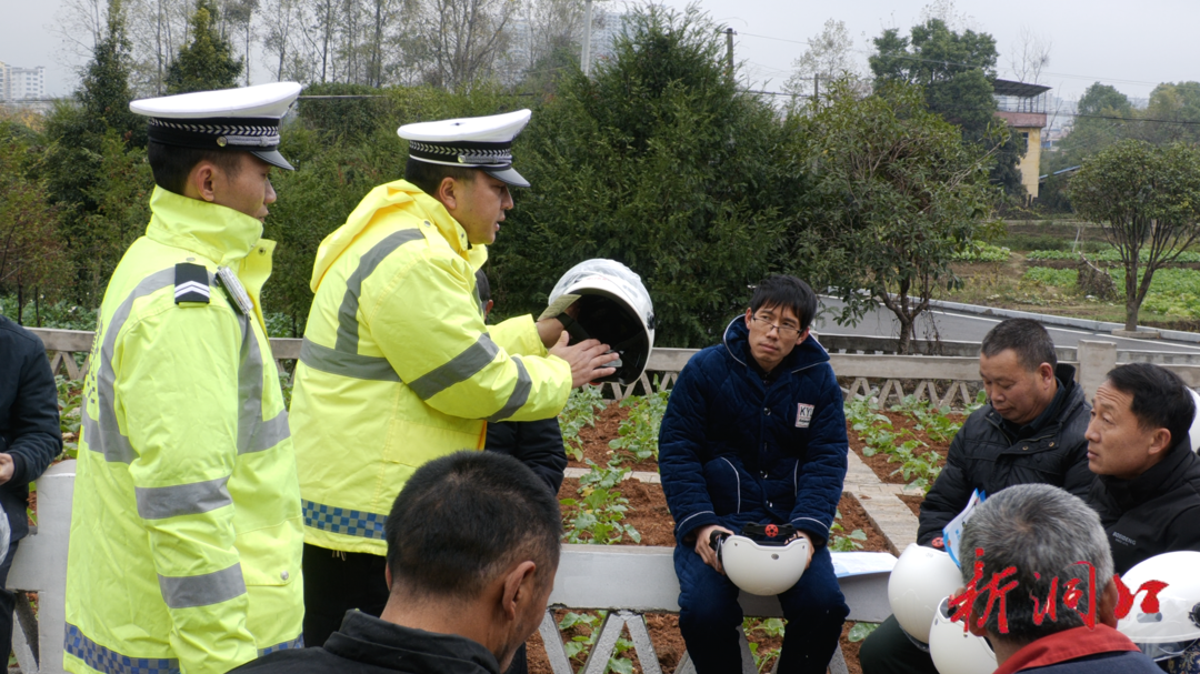 【洞口县学习宣传贯彻党的二十大精神】【建好宣传大舞台 展现新业绩】之二十五：洞口交警开展“美丽乡村行”交通安全巡回宣传活动