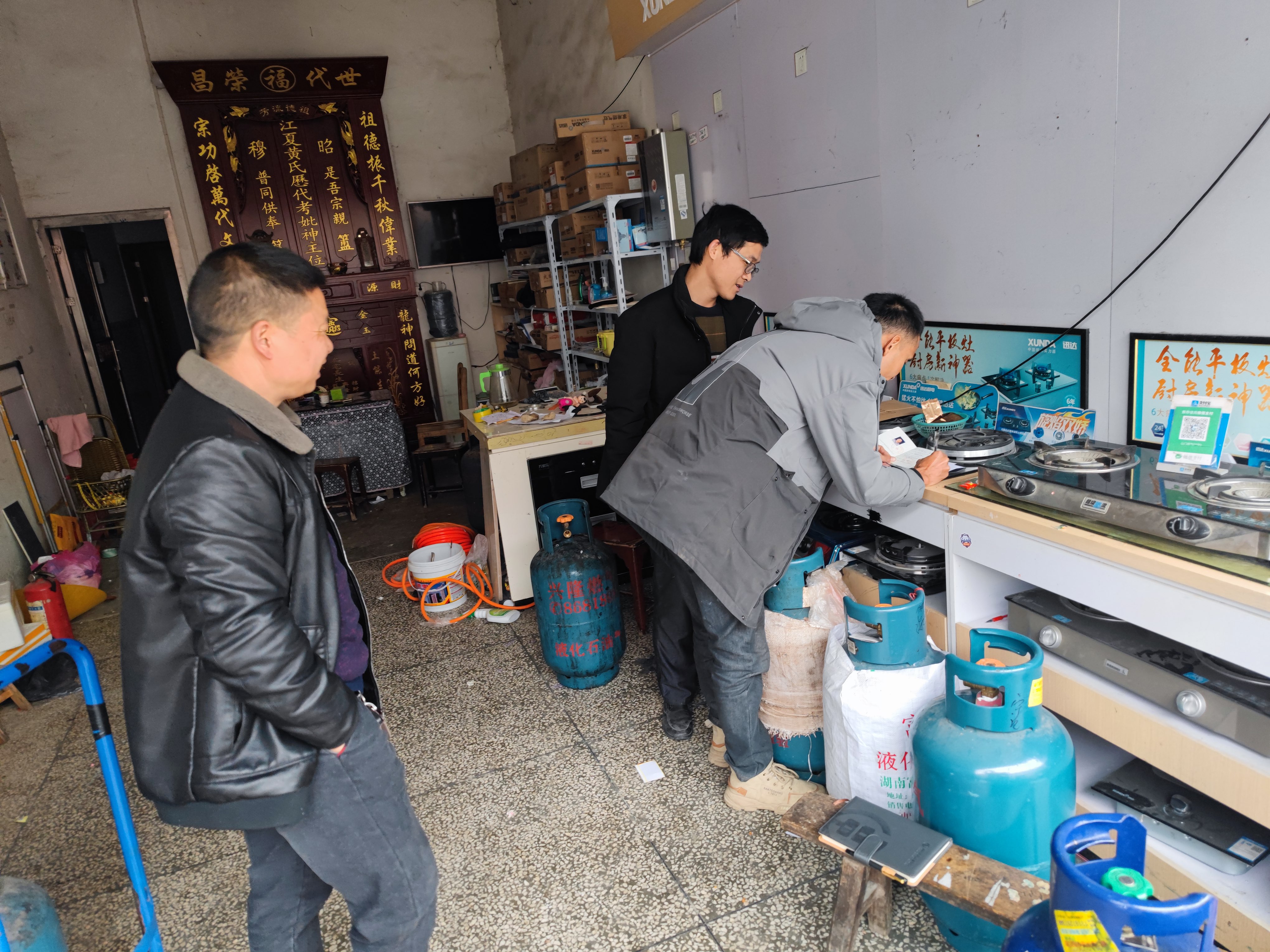 洞口县山门镇开展自建房消防隐患排查  筑牢“两节”安全防线