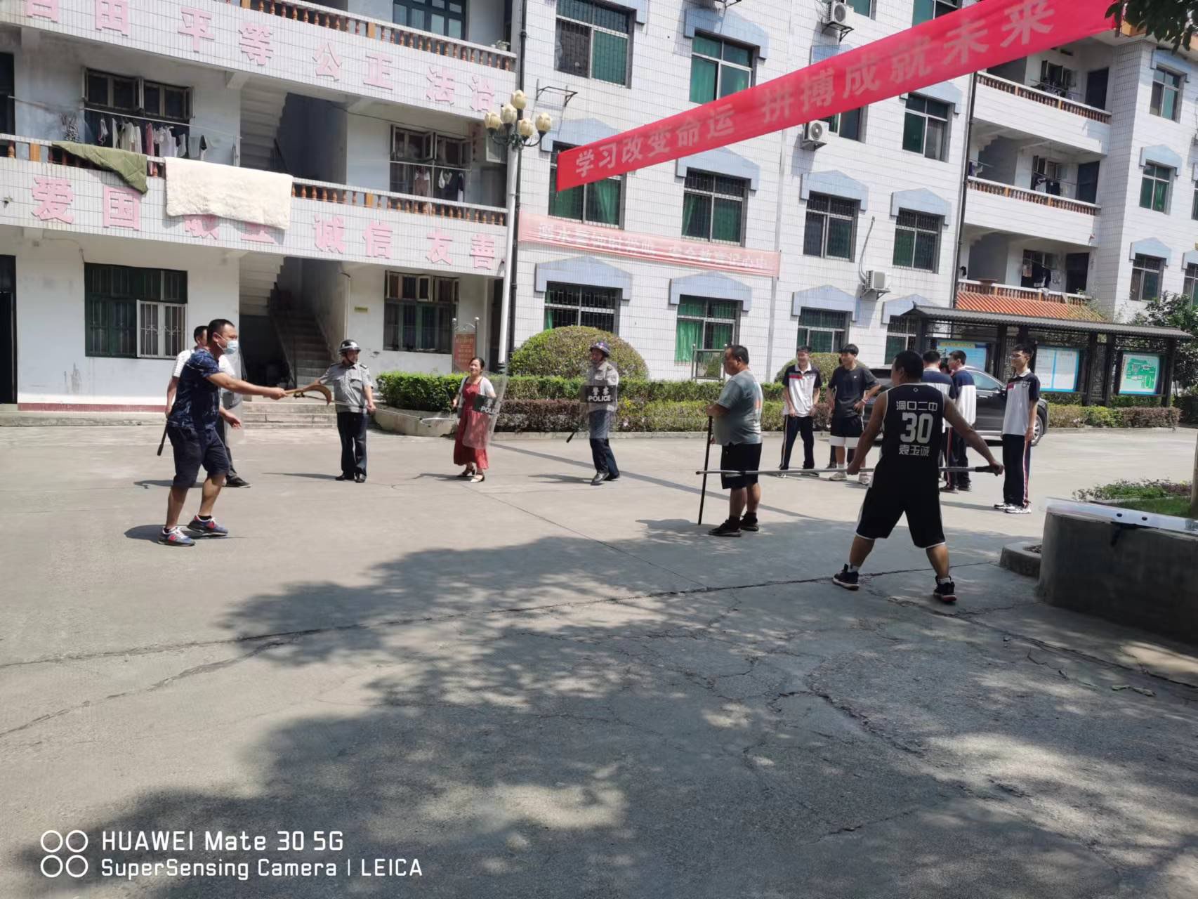 洞口二中开展校园反恐防暴应急演练及反恐防暴知识讲座