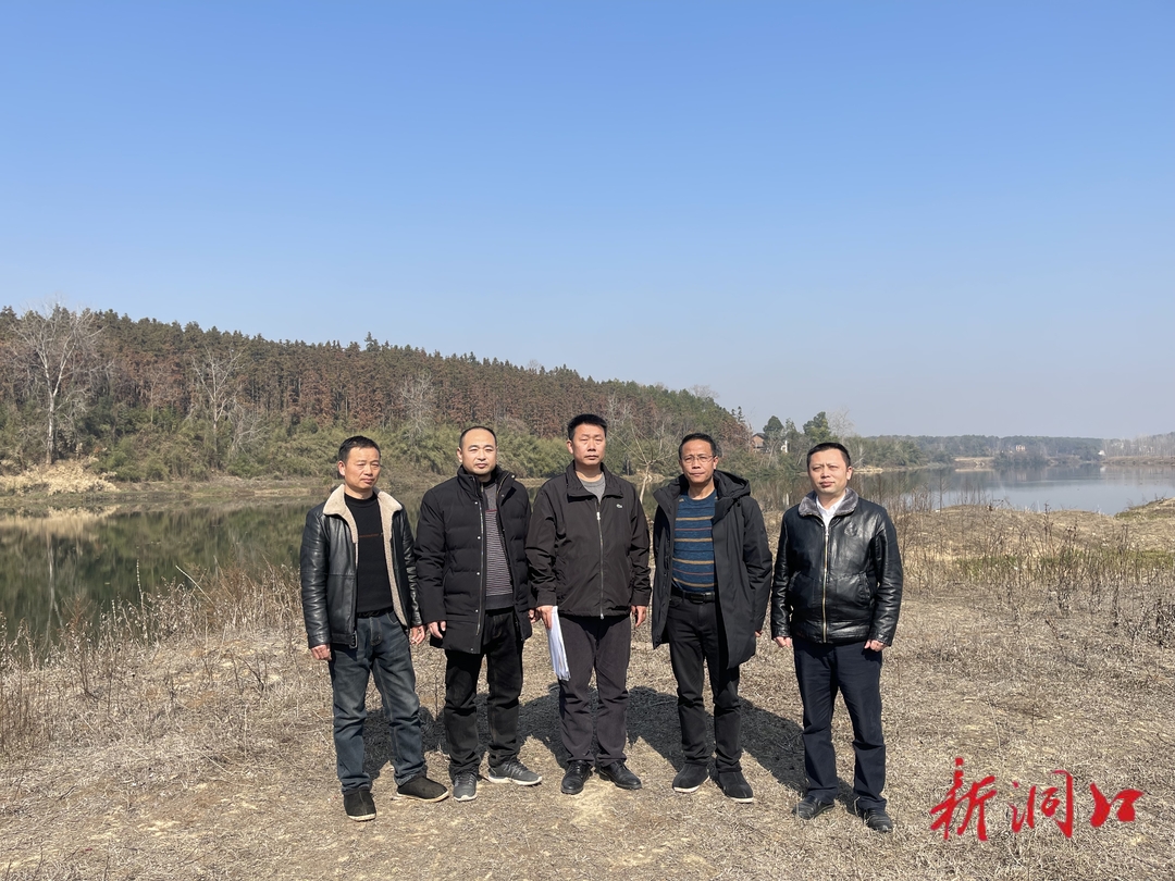 县水利局组织开展赧水河联合巡河工作