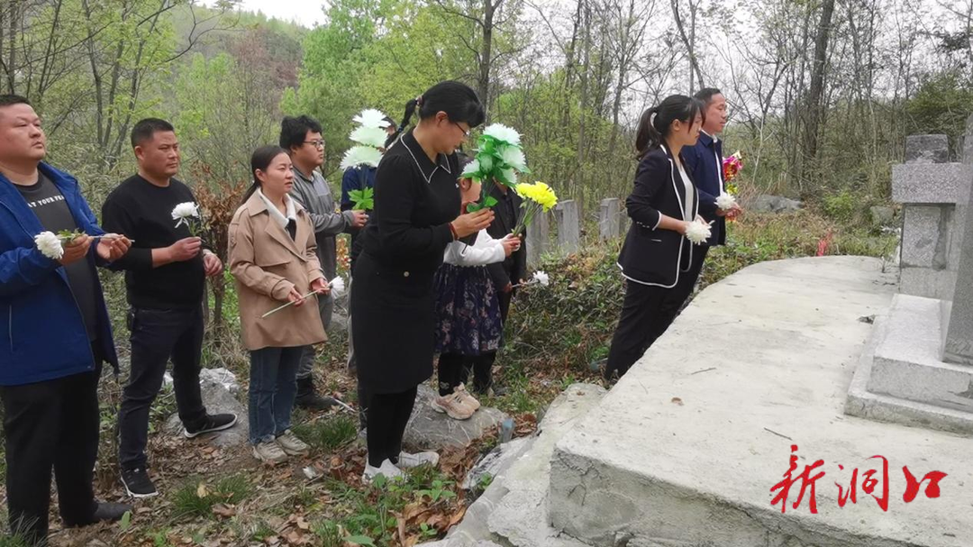 杨林镇：清明祭扫烈士墓，深切缅怀革命先烈