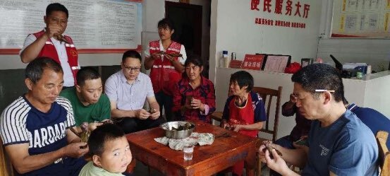 大屋瑶族乡岩龙村：浓浓端午情  共画团结心