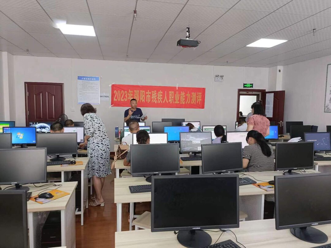 市残联来我县开展残疾人职业能力评估和为盲人按摩门店送技术送管理工作
