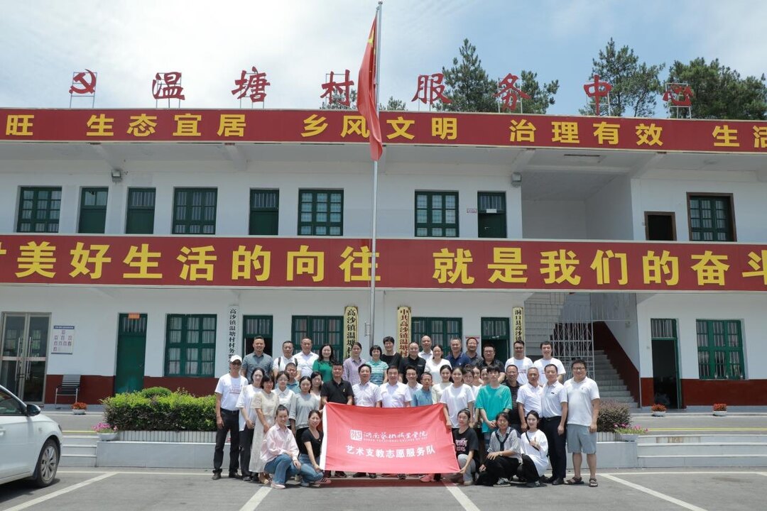 “手牵手”结对  “心连心”帮扶