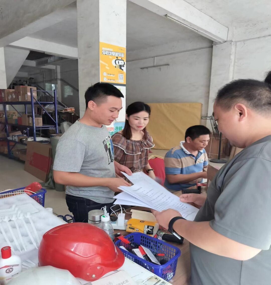 黄桥镇:辖区快递点开展禁毒宣传