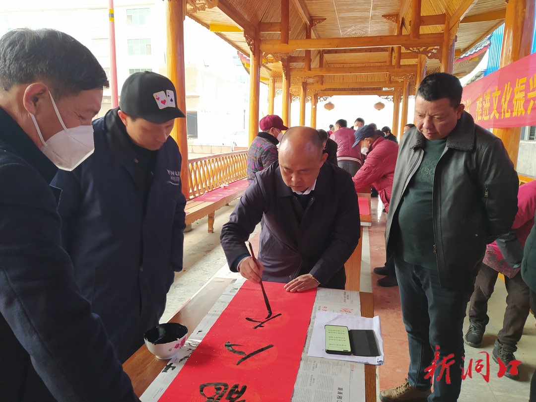 石江镇：“送春联、迎新春”文化下乡助力乡村振兴