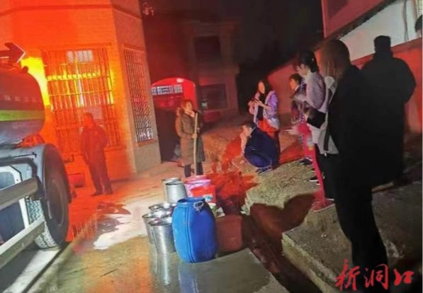 雪峰街道马渡村:除夕送水上门  为百姓年夜饭保驾护航