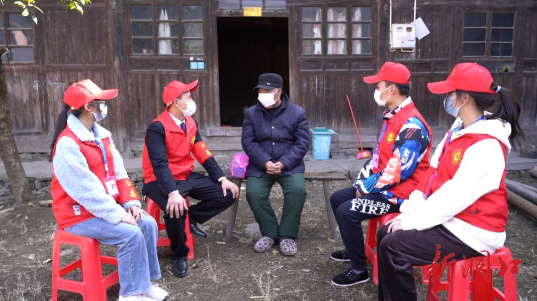 江口镇红桥村：返乡大学生用青春力量守护群众健康