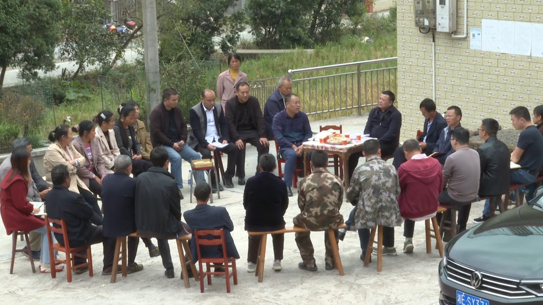 欧阳佑春到罗溪瑶族乡小麻溪村开展民情恳谈