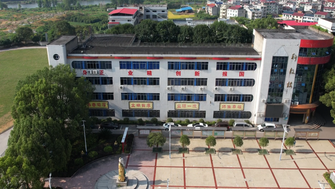 洞口县第九中学荣获邵阳市教育系统“最美校园”称号