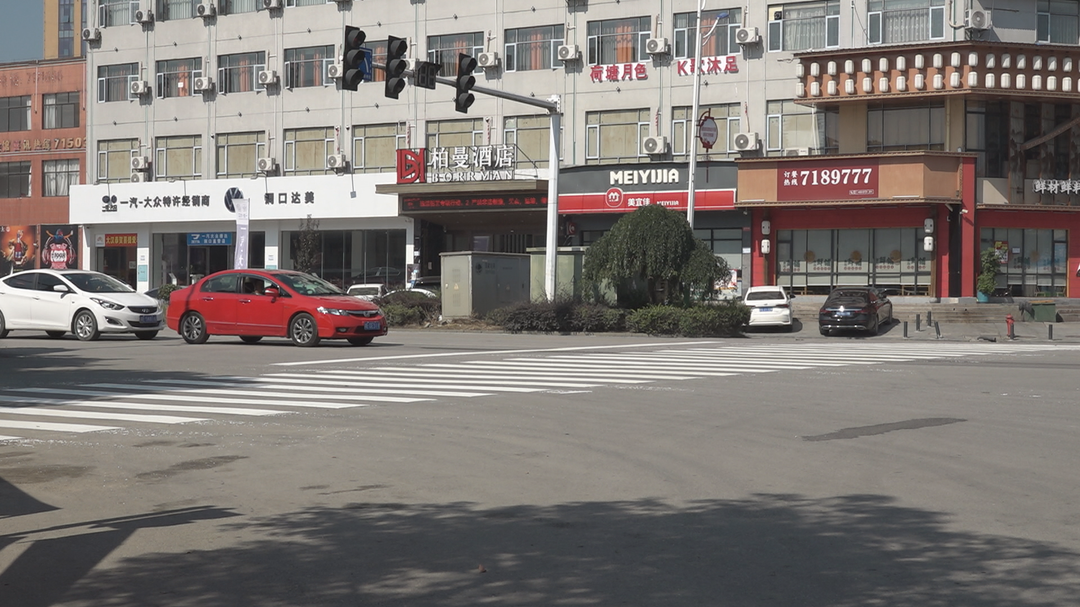 优化交通标志线 提升县城交通环境