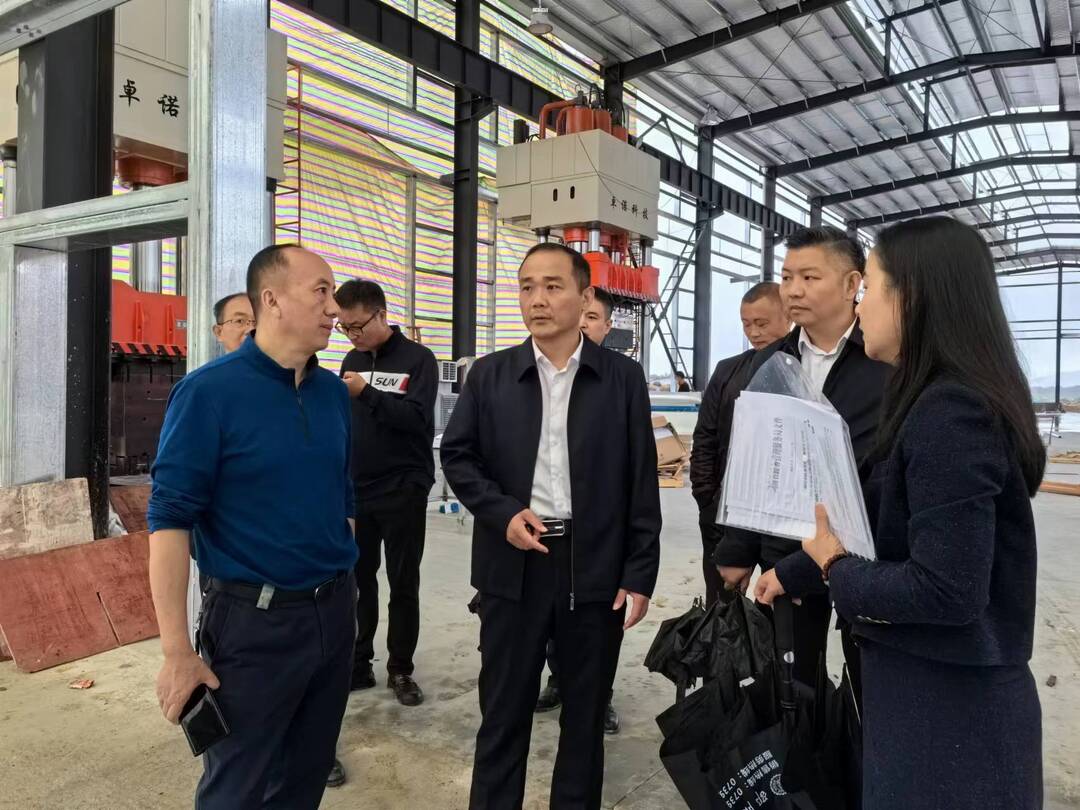 贺永亮调研洞口经开区企业发展情况