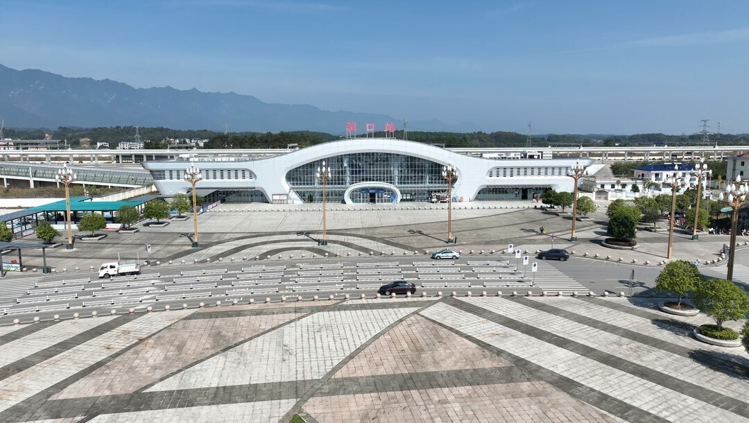 洞口：“安畅绿美”构筑铁路沿线靓丽风景线