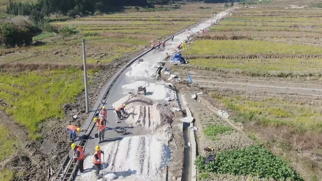 岩山镇菱角村：抢抓冬闲夯“耕”基 全力推进高标准农田建设
