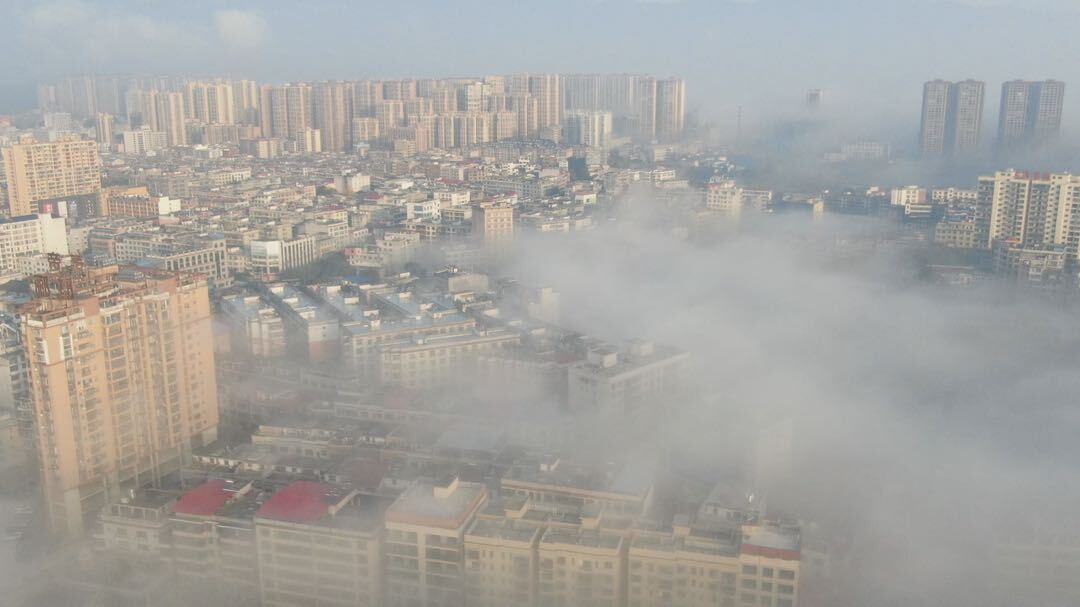 洞口县城现平流雾景观 如梦如幻美若仙境