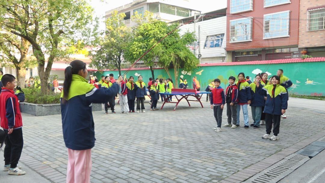 竹市镇中心小学：课间十分钟， 欢声满校园