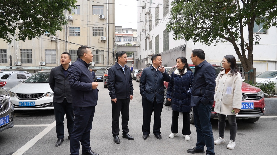 吴韬在县城暗访督导文明城市创建工作