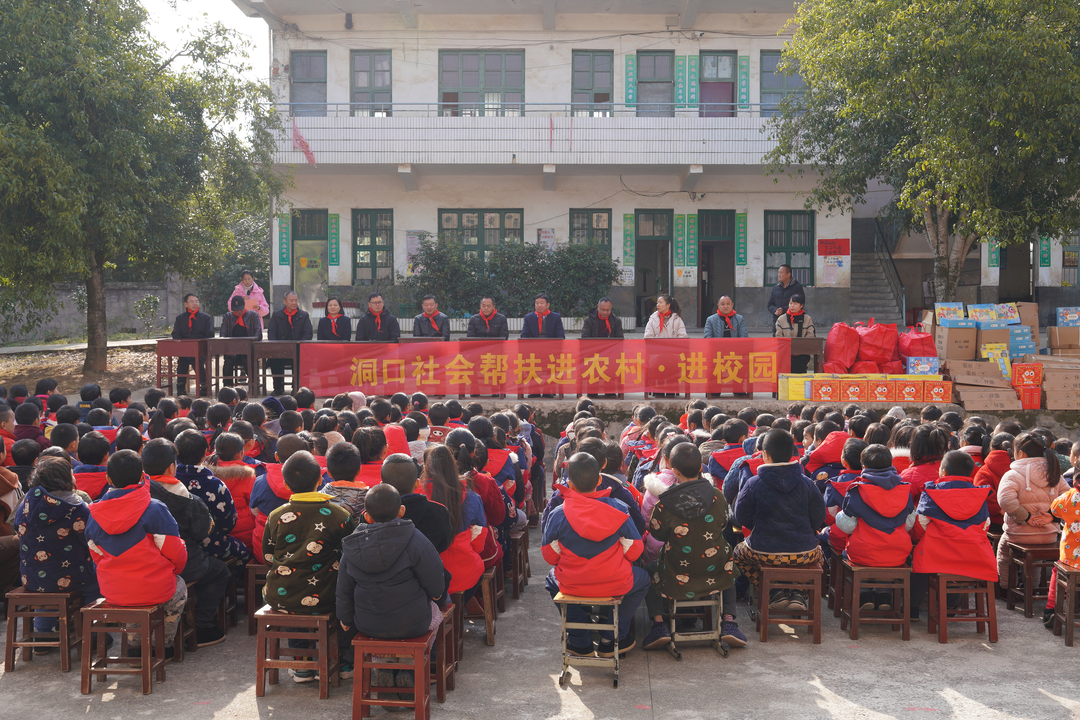 我县开展“社会帮扶进校园”活动