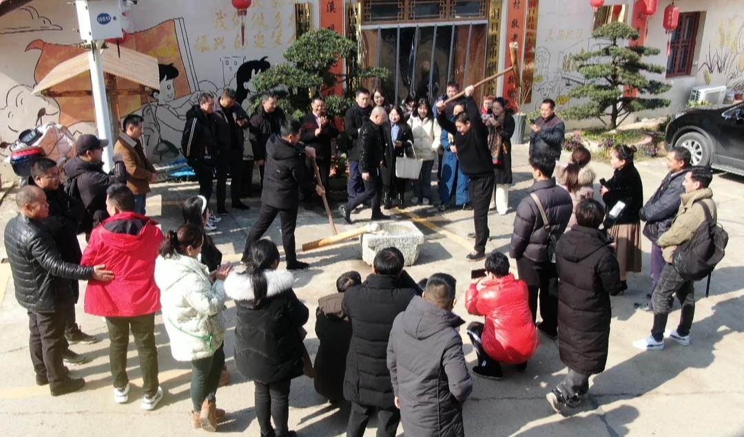 毓兰镇凤溪村：农家宴里话丰年