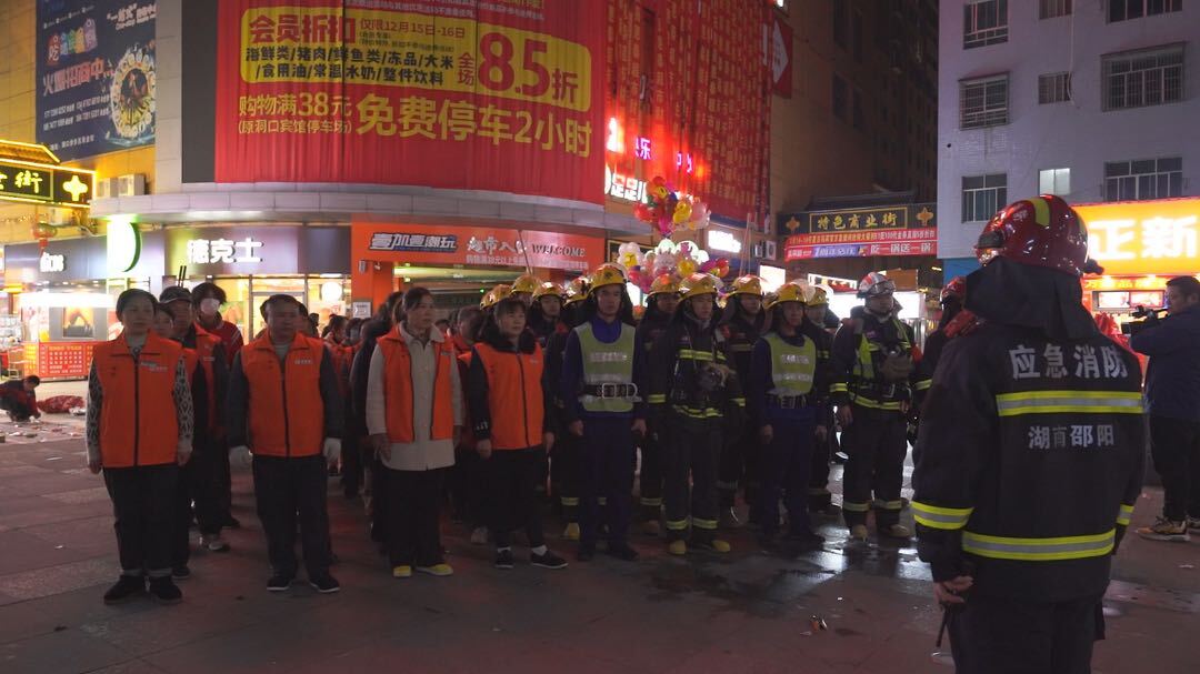 县消防救援大队开展商业综合体灭火救援实战演练