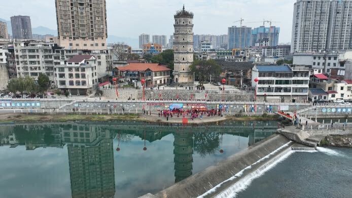 洞口县冬泳协会：“泳者”搏浪平溪江