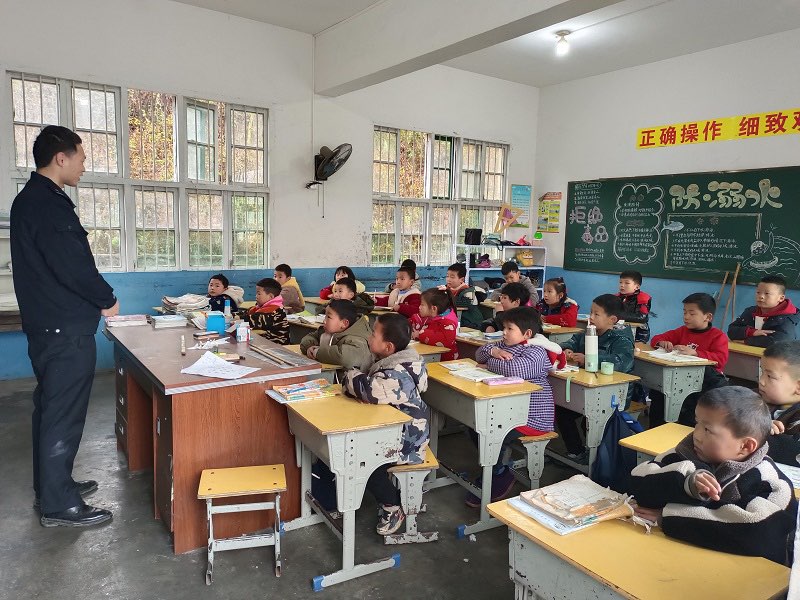 【护航开学季】全力护航开学季，天天向上助成长