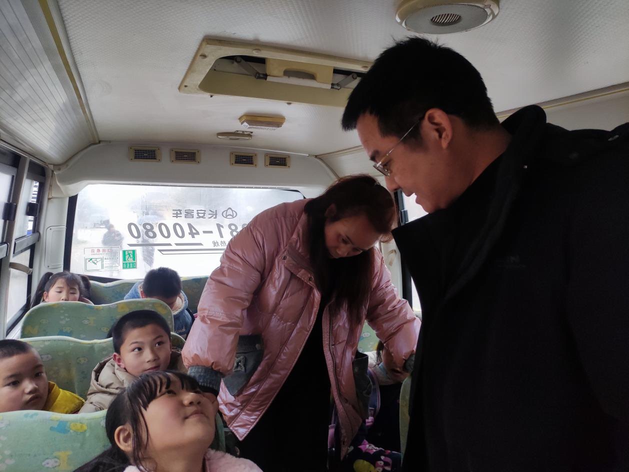 洞口县竹市镇：校车安全无小事 全力护航“开学季”