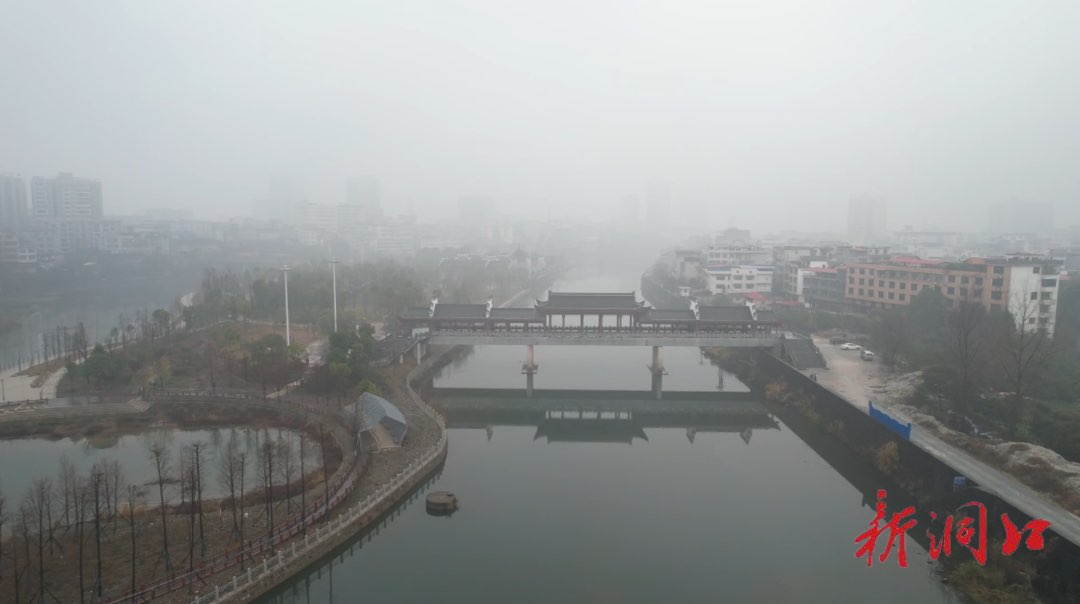 洞口县城雨歇雾起美如画