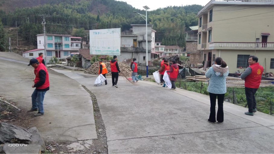 古楼乡开展“周五大扫除”活动