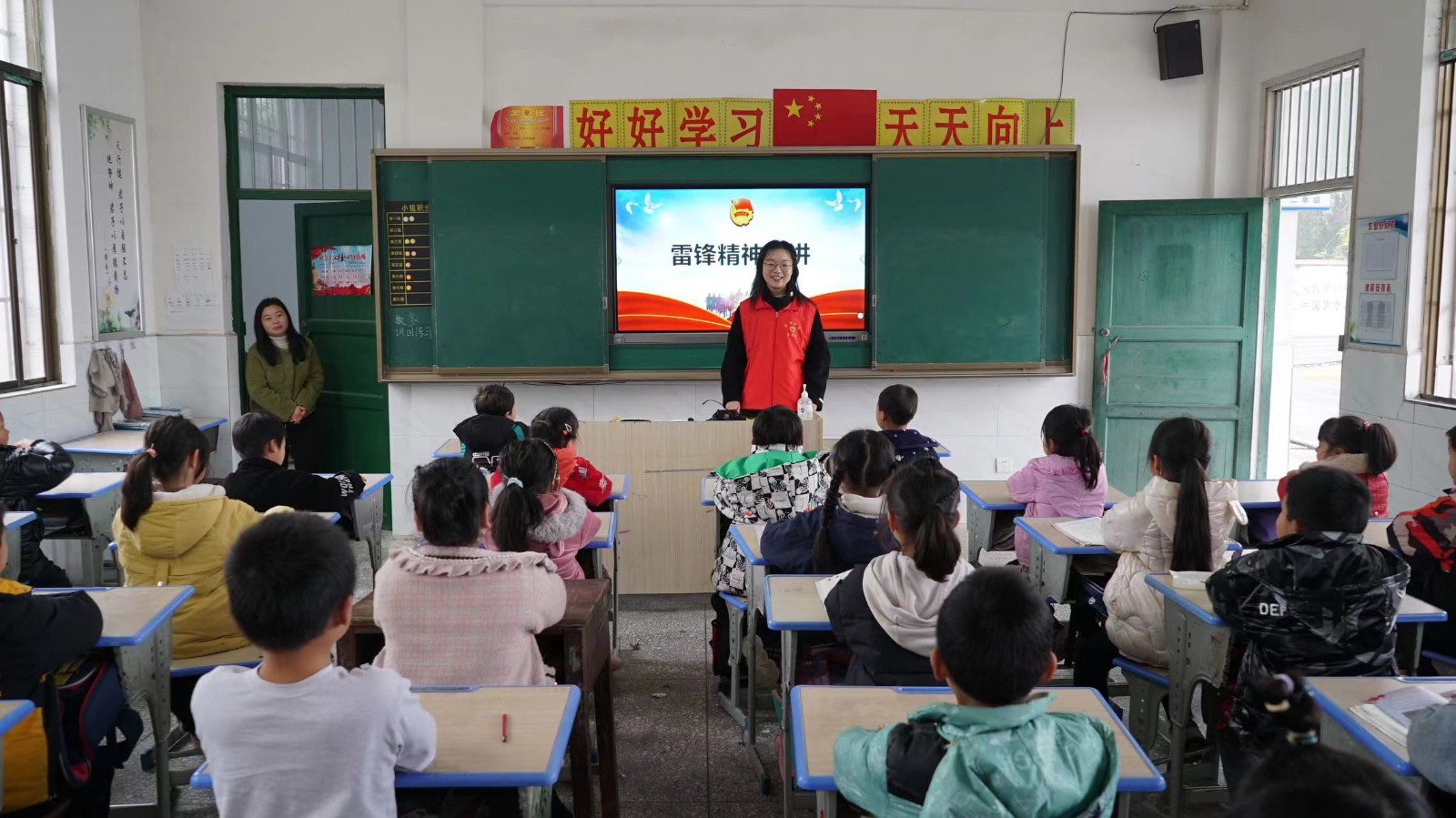 党建引领树新风 学习雷锋正当时——雪峰街道开展学雷锋系列活动