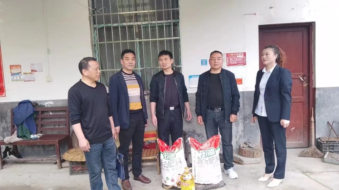 洞口林业局：为群众办实事，圆梦微心愿