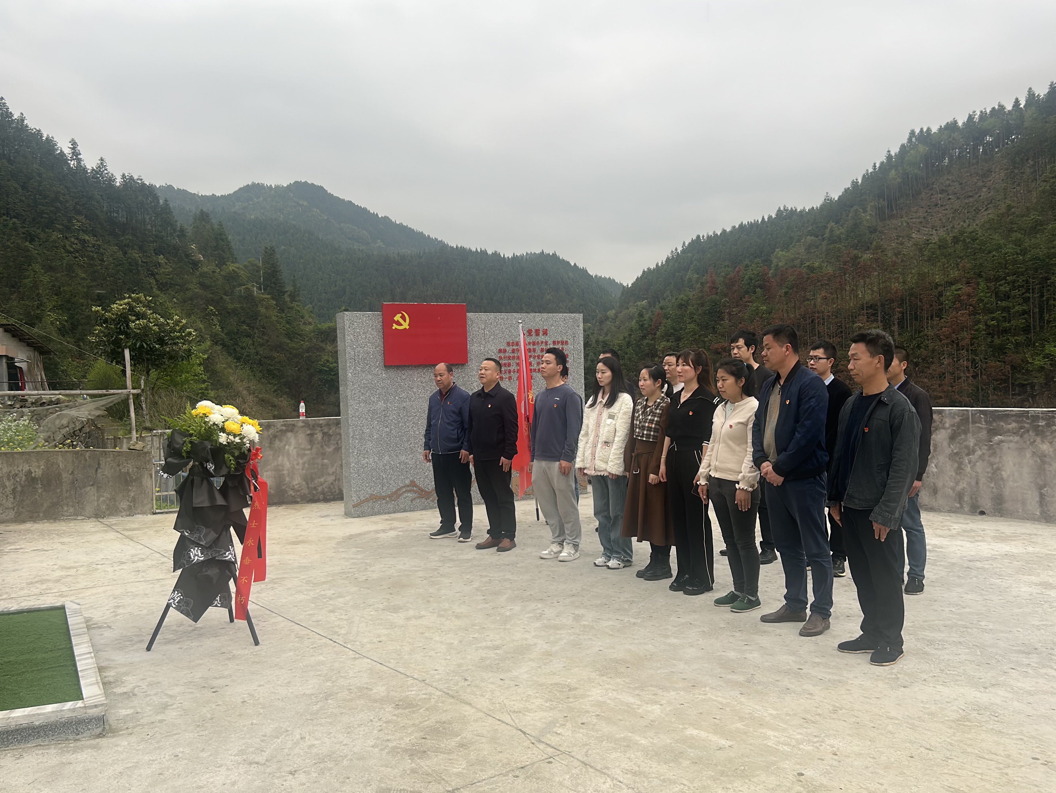 古楼乡开展清明节祭扫革命烈士墓活动