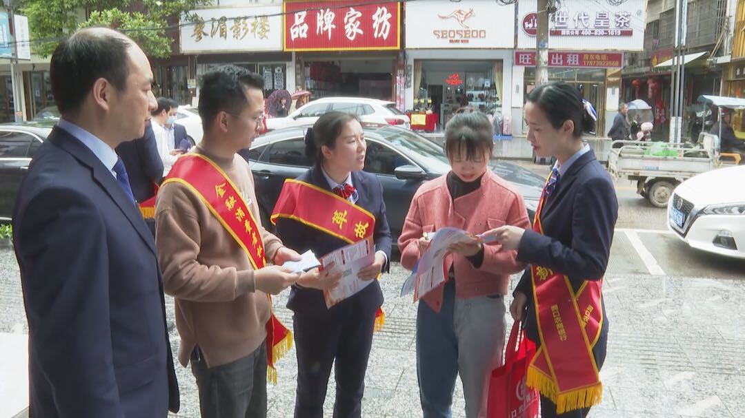洞口农商银行：用心用情用力走好社会帮扶路