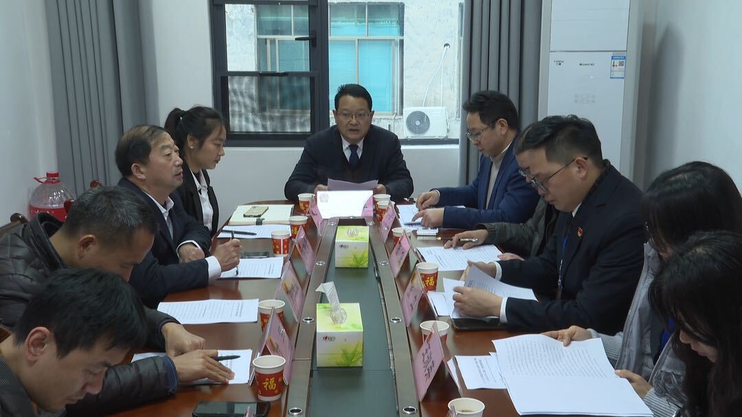 县人大财政经济委员会召开专门会议  审查计划与财政预算报告草案