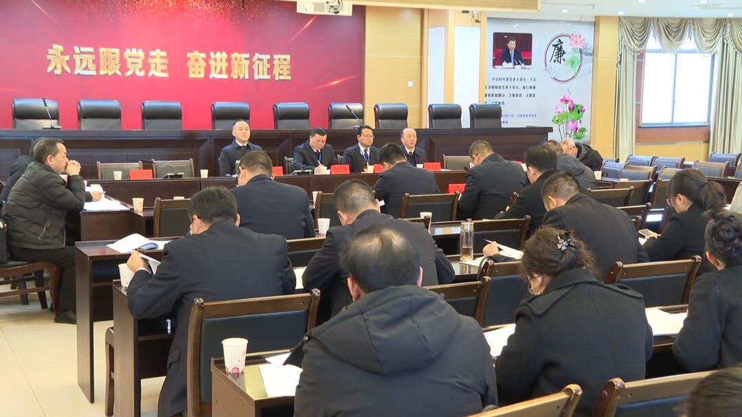 欧阳佑春参加洞口县第十八届人民代表大会第四次会议第六代表团讨论