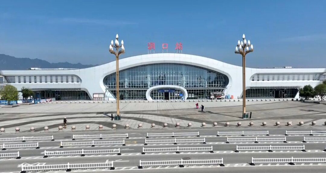 洞口站：优化车票改签规则 方便旅客购票出行