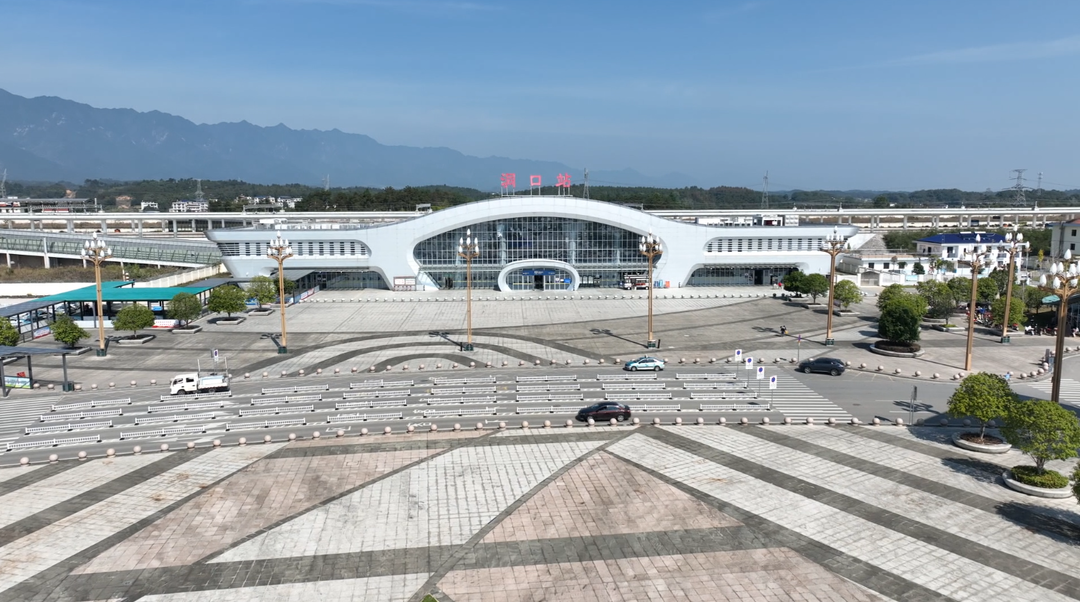洞口县：高铁沿线风景美不胜收