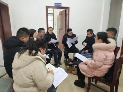洞口县委办调研指导雪峰街道合塘村驻村帮扶工作